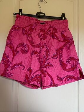 Women's Shorts Brand New Size L. Deal of the Day